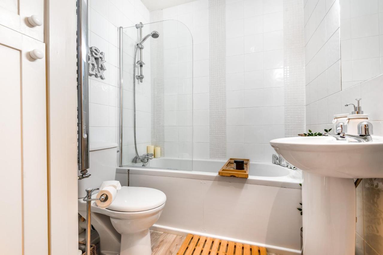 Chester City Centre Cottage, Sleeps 6 With Free Parking Bagian luar foto